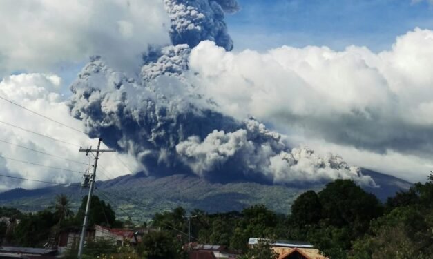 VOLCÁN KANLAON ENTRA EN ERUPCIÓN: AUTORIDADES FILIPINAS MOVILIZAN EVACUACIONES MASIVAS