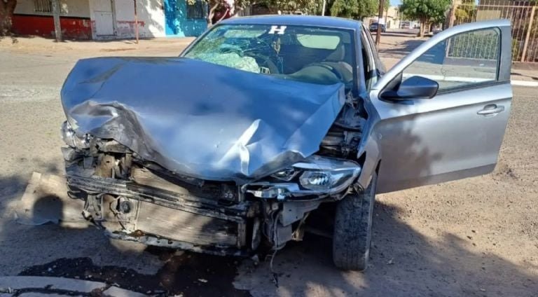 CONDUCTOR IGNORA ALTO Y PROVOCA CHOQUE EN CIUDAD OBREGÓN; PÉRDIDAS MATERIALES DE 90 MIL PESOS