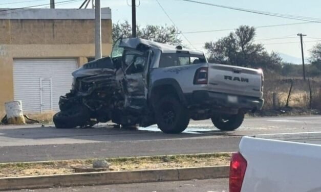 HUYE CON CAMIONETA ROBADA Y COLISIONA: TRÁNSITO AFECTADO EN AUTOPISTA AGUASCALIENTES-ZACATECAS