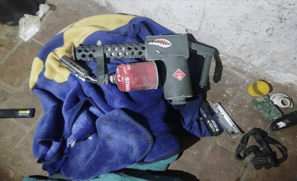 OPERATIVO EN SONORA: ENCUENTRAN LANZALLAMAS Y 9 MIL LITROS DE COMBUSTIBLE ILEGAL